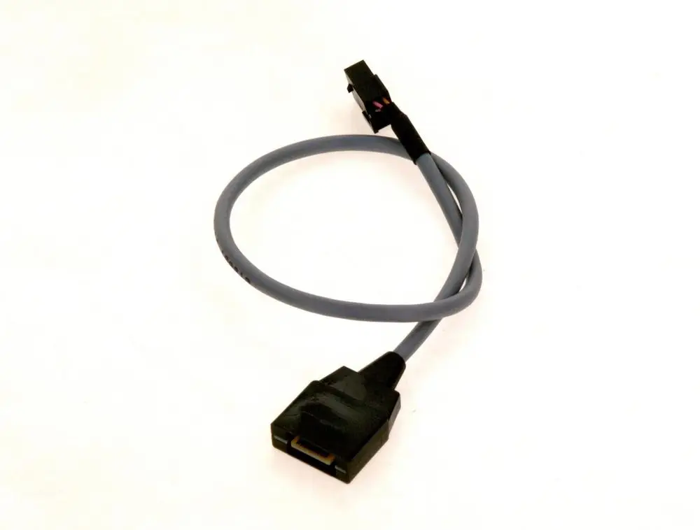 Datenleitung von Bosch mit zwei Anschlüssen, einem flachen Stecker und einem weiteren Stecker, verbunden durch ein flexibles Kabel.
